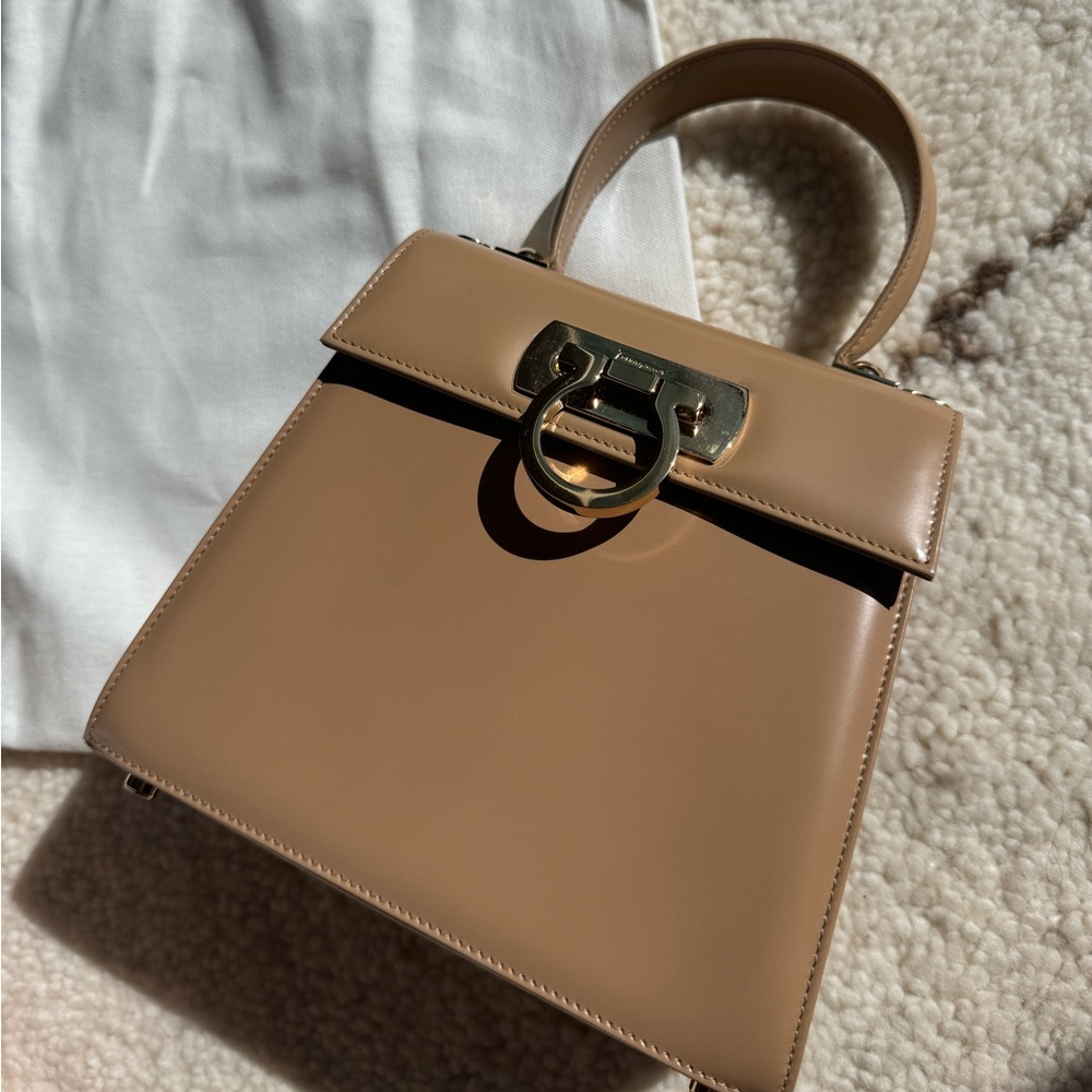 Ferragamo
Iconic Gancini Logo Bag